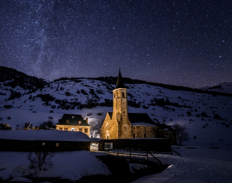 DOG SLEDDING TOUR TO MONTGARRI 14KM + DINNER AT THE REFUGE